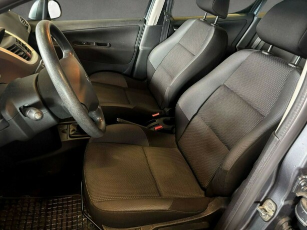 peugeot-207-diesel-2010-big-12