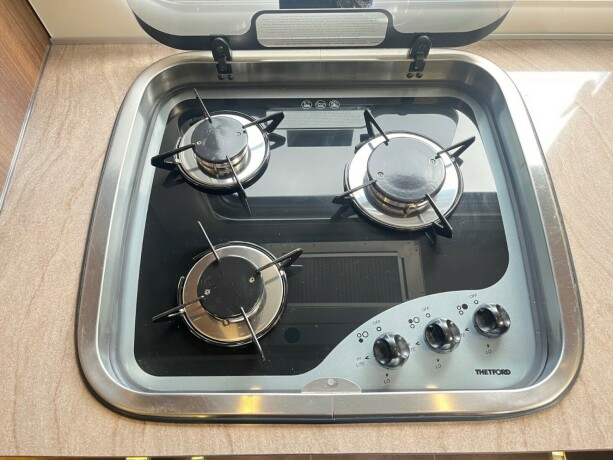 burstner-elegance-i810-2-enkle-senger-senkeseng-30-157hk-manuell-gir-alde-2-x-aircondition-topputgave-diesel-2013-big-48