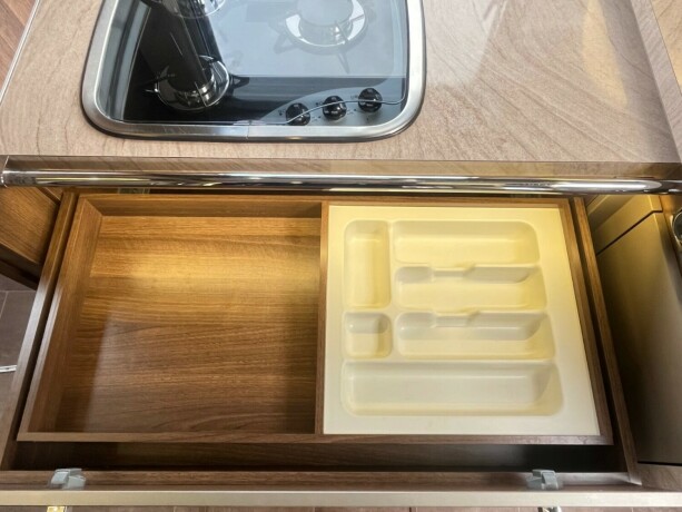 burstner-elegance-i810-2-enkle-senger-senkeseng-30-157hk-manuell-gir-alde-2-x-aircondition-topputgave-diesel-2013-big-50