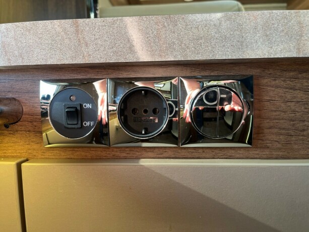 burstner-elegance-i810-2-enkle-senger-senkeseng-30-157hk-manuell-gir-alde-2-x-aircondition-topputgave-diesel-2013-big-53