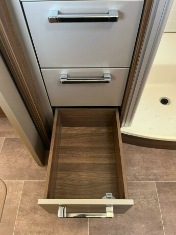 burstner-elegance-i810-2-enkle-senger-senkeseng-30-157hk-manuell-gir-alde-2-x-aircondition-topputgave-diesel-2013-big-67