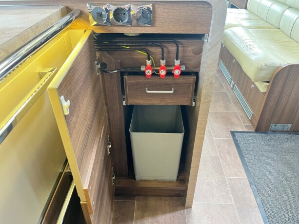 burstner-elegance-i810-2-enkle-senger-senkeseng-30-157hk-manuell-gir-alde-2-x-aircondition-topputgave-diesel-2013-big-52