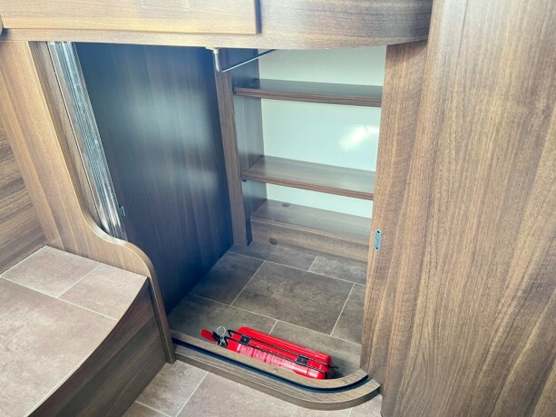 burstner-elegance-i810-2-enkle-senger-senkeseng-30-157hk-manuell-gir-alde-2-x-aircondition-topputgave-diesel-2013-big-86