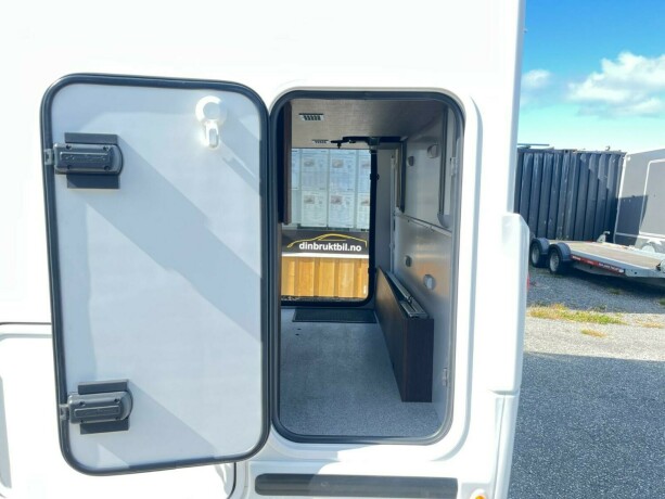 benimar-tessoro-497-queensbed-elsenkeseng-face-2-face-sittegruppe-20-170hk-diesel-2021-big-9