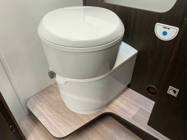 benimar-tessoro-497-queensbed-elsenkeseng-face-2-face-sittegruppe-20-170hk-diesel-2021-big-49