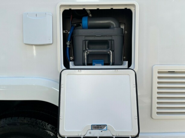 benimar-tessoro-497-queensbed-elsenkeseng-face-2-face-sittegruppe-20-170hk-diesel-2021-big-10