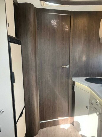 benimar-tessoro-497-queensbed-elsenkeseng-face-2-face-sittegruppe-20-170hk-diesel-2021-big-45