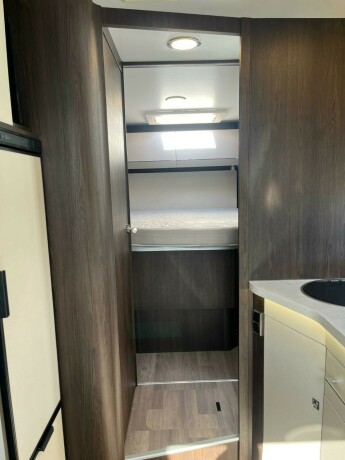 benimar-tessoro-497-queensbed-elsenkeseng-face-2-face-sittegruppe-20-170hk-diesel-2021-big-43