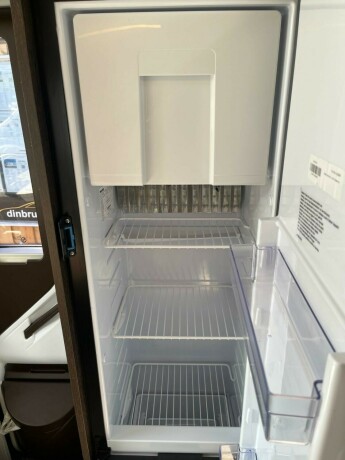 benimar-tessoro-497-queensbed-elsenkeseng-face-2-face-sittegruppe-20-170hk-diesel-2021-big-39