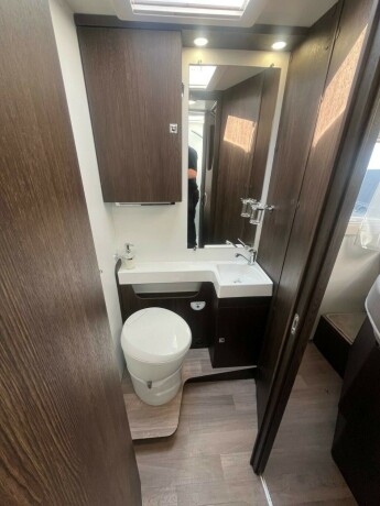 benimar-tessoro-497-queensbed-elsenkeseng-face-2-face-sittegruppe-20-170hk-diesel-2021-big-46