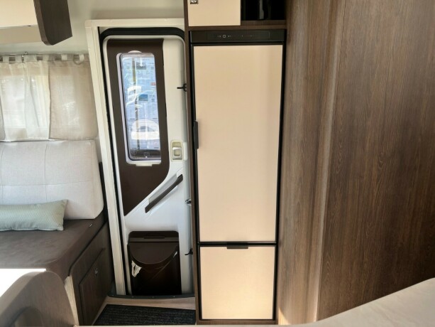 benimar-tessoro-497-queensbed-elsenkeseng-face-2-face-sittegruppe-20-170hk-diesel-2021-big-38