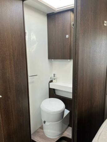 benimar-tessoro-497-queensbed-elsenkeseng-face-2-face-sittegruppe-20-170hk-diesel-2021-big-47