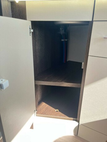 benimar-tessoro-497-queensbed-elsenkeseng-face-2-face-sittegruppe-20-170hk-diesel-2021-big-35