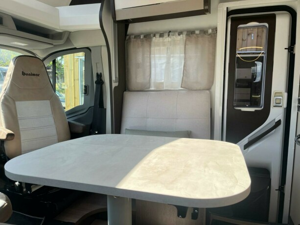 benimar-tessoro-497-queensbed-elsenkeseng-face-2-face-sittegruppe-20-170hk-diesel-2021-big-24