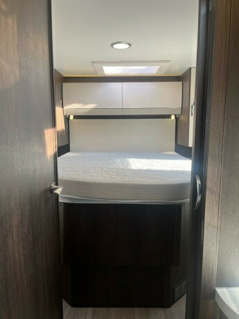 benimar-tessoro-497-queensbed-elsenkeseng-face-2-face-sittegruppe-20-170hk-diesel-2021-big-60