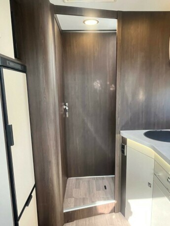 benimar-tessoro-497-queensbed-elsenkeseng-face-2-face-sittegruppe-20-170hk-diesel-2021-big-44