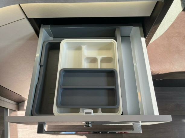 benimar-tessoro-497-queensbed-elsenkeseng-face-2-face-sittegruppe-20-170hk-diesel-2021-big-36