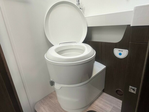 benimar-tessoro-497-queensbed-elsenkeseng-face-2-face-sittegruppe-20-170hk-diesel-2021-big-51