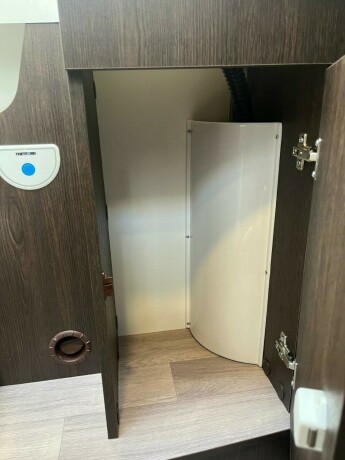 benimar-tessoro-497-queensbed-elsenkeseng-face-2-face-sittegruppe-20-170hk-diesel-2021-big-53