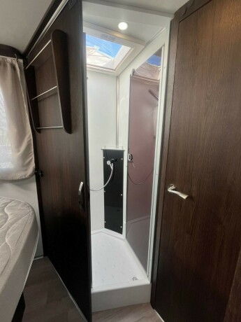 benimar-tessoro-497-queensbed-elsenkeseng-face-2-face-sittegruppe-20-170hk-diesel-2021-big-54