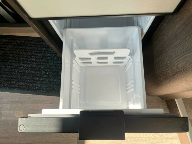 benimar-tessoro-497-queensbed-elsenkeseng-face-2-face-sittegruppe-20-170hk-diesel-2021-big-42