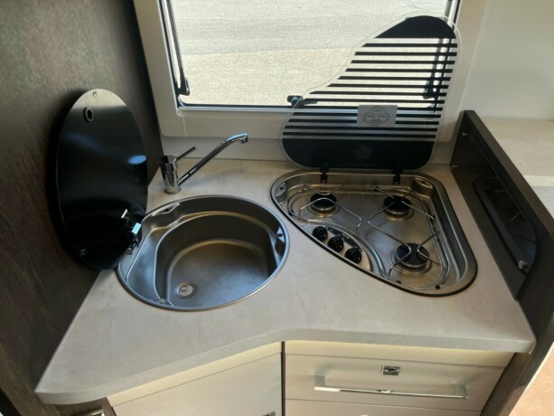 benimar-tessoro-497-queensbed-elsenkeseng-face-2-face-sittegruppe-20-170hk-diesel-2021-big-34