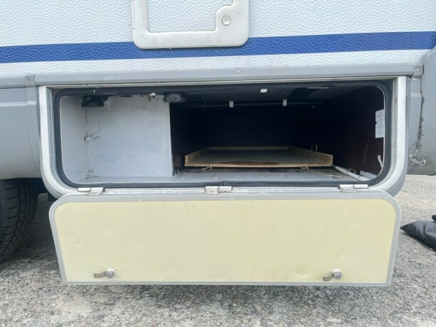 dethleffs-advantage-lav-seng-nede-alkove-truma-kobi-varmer-ryggekamera-kj248leskap-god-nyttelast-diesel-2004-big-10