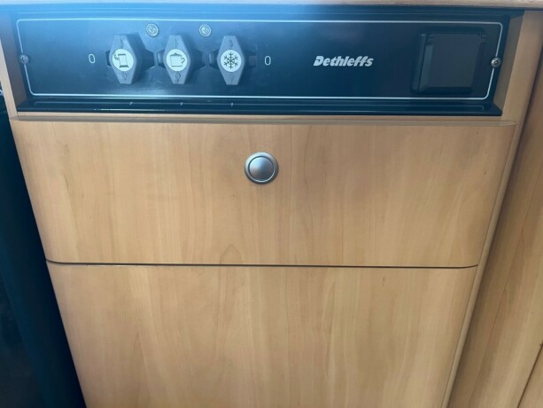 dethleffs-advantage-lav-seng-nede-alkove-truma-kobi-varmer-ryggekamera-kj248leskap-god-nyttelast-diesel-2004-big-41