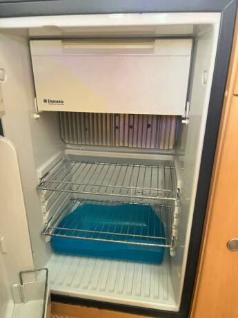 dethleffs-advantage-lav-seng-nede-alkove-truma-kobi-varmer-ryggekamera-kj248leskap-god-nyttelast-diesel-2004-big-38