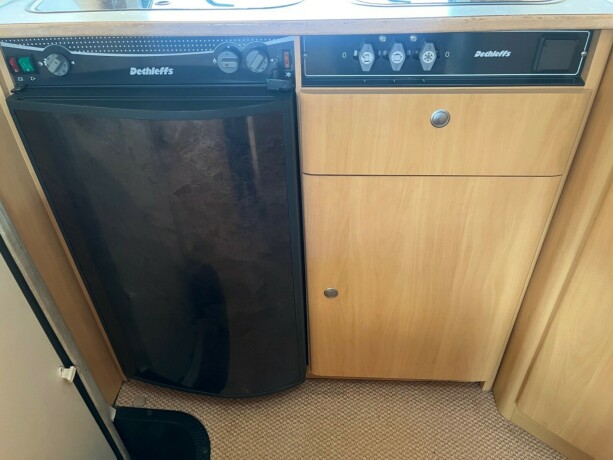 dethleffs-advantage-lav-seng-nede-alkove-truma-kobi-varmer-ryggekamera-kj248leskap-god-nyttelast-diesel-2004-big-35