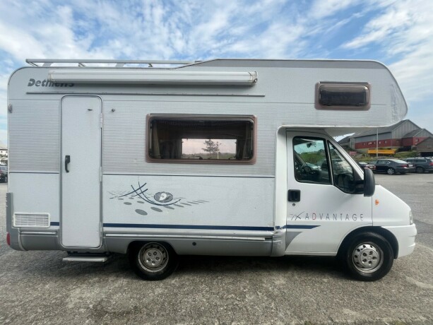 dethleffs-advantage-lav-seng-nede-alkove-truma-kobi-varmer-ryggekamera-kj248leskap-god-nyttelast-diesel-2004-big-3