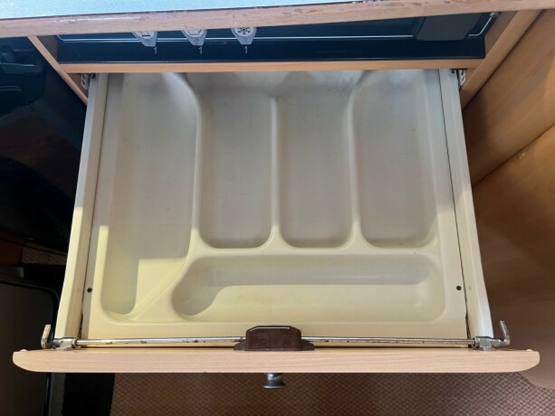 dethleffs-advantage-lav-seng-nede-alkove-truma-kobi-varmer-ryggekamera-kj248leskap-god-nyttelast-diesel-2004-big-42