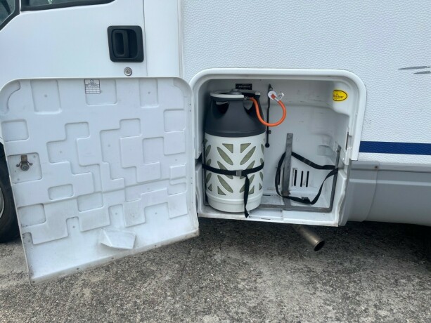 dethleffs-advantage-lav-seng-nede-alkove-truma-kobi-varmer-ryggekamera-kj248leskap-god-nyttelast-diesel-2004-big-8