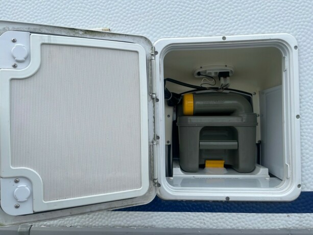 dethleffs-advantage-lav-seng-nede-alkove-truma-kobi-varmer-ryggekamera-kj248leskap-god-nyttelast-diesel-2004-big-9