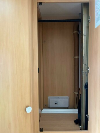 dethleffs-advantage-lav-seng-nede-alkove-truma-kobi-varmer-ryggekamera-kj248leskap-god-nyttelast-diesel-2004-big-45