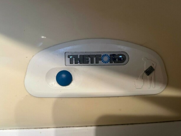 dethleffs-advantage-lav-seng-nede-alkove-truma-kobi-varmer-ryggekamera-kj248leskap-god-nyttelast-diesel-2004-big-58