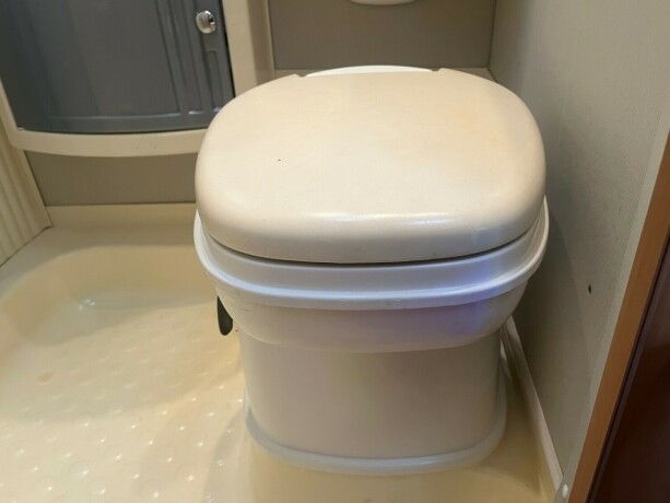 dethleffs-advantage-lav-seng-nede-alkove-truma-kobi-varmer-ryggekamera-kj248leskap-god-nyttelast-diesel-2004-big-59