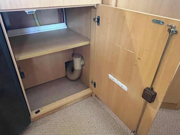 dethleffs-advantage-lav-seng-nede-alkove-truma-kobi-varmer-ryggekamera-kj248leskap-god-nyttelast-diesel-2004-big-43