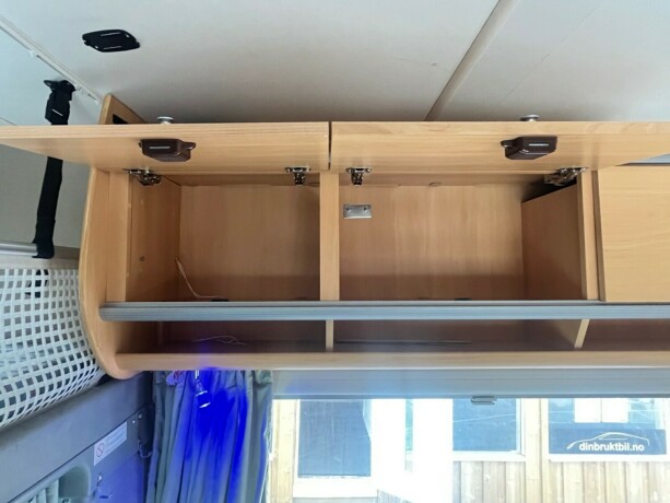 dethleffs-advantage-lav-seng-nede-alkove-truma-kobi-varmer-ryggekamera-kj248leskap-god-nyttelast-diesel-2004-big-29