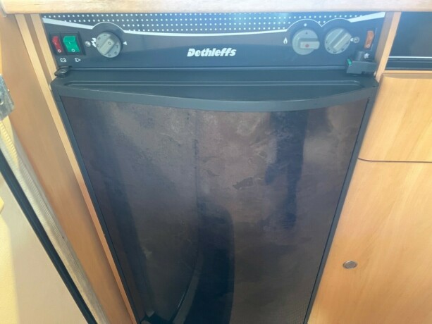 dethleffs-advantage-lav-seng-nede-alkove-truma-kobi-varmer-ryggekamera-kj248leskap-god-nyttelast-diesel-2004-big-36