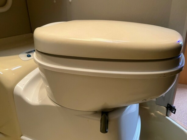 dethleffs-advantage-lav-seng-nede-alkove-truma-kobi-varmer-ryggekamera-kj248leskap-god-nyttelast-diesel-2004-big-61