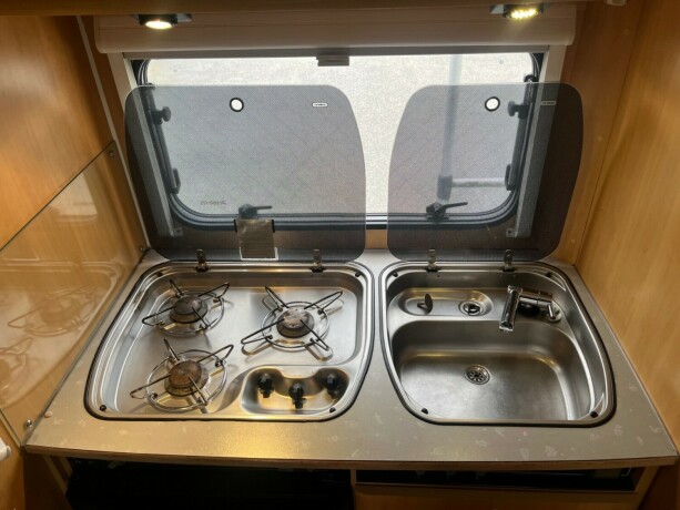 dethleffs-advantage-lav-seng-nede-alkove-truma-kobi-varmer-ryggekamera-kj248leskap-god-nyttelast-diesel-2004-big-34