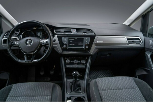 volkswagen-touran-bensin-2016-big-12