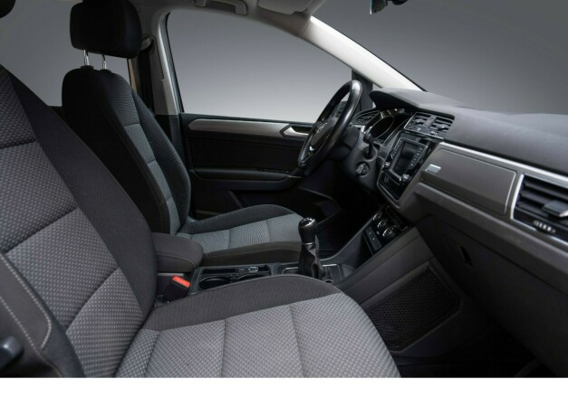 volkswagen-touran-bensin-2016-big-24