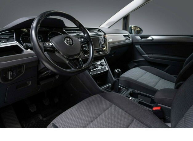 volkswagen-touran-bensin-2016-big-20