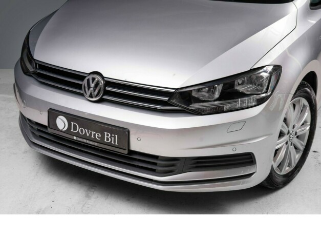 volkswagen-touran-bensin-2016-big-3