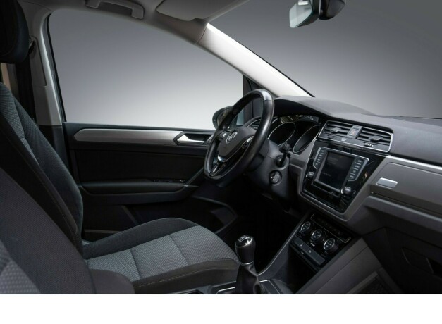 volkswagen-touran-bensin-2016-big-23