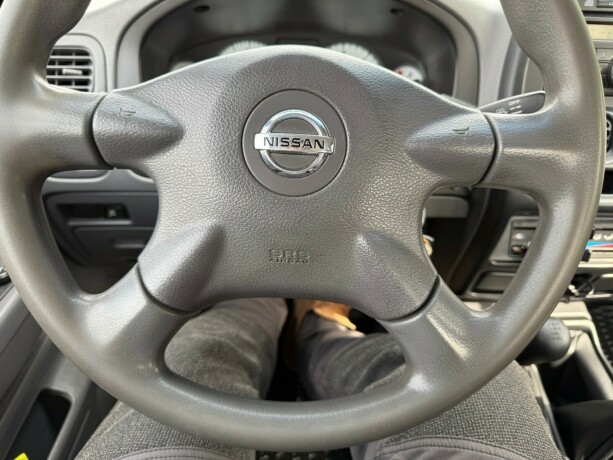 nissan-king-cab-diesel-2011-big-10