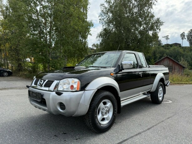 nissan-king-cab-diesel-2011-big-0
