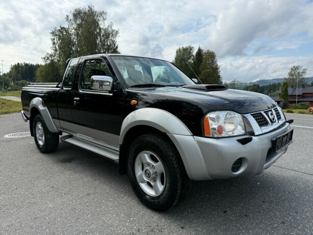 nissan-king-cab-diesel-2011-big-8